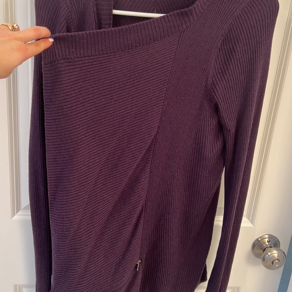 Lulu cardigan with zipper pockets, super soft. Used but good condition - Picture 3 of 6